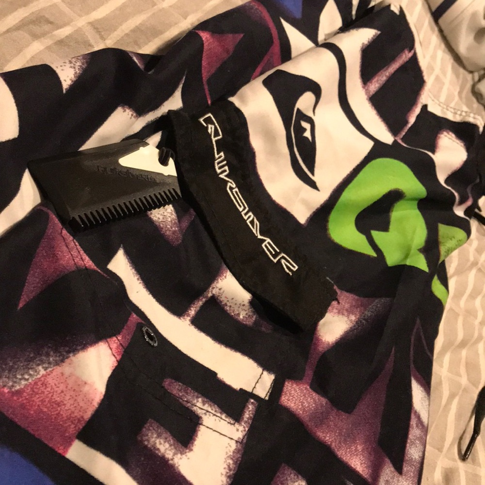 Men’s size 32 Quicksilver swimsuit